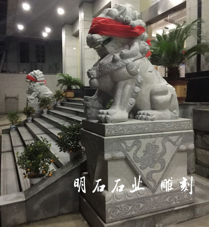 襄陽(yáng)石雕獅子